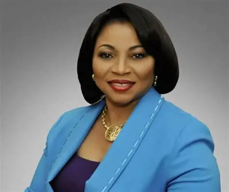 FOLORUNSHO ALAKIJA : LA FEMME LA PLUS RICHE D’AFRIQUE… ELLE A COMMENCÉ COMME SECRÉTAIRE