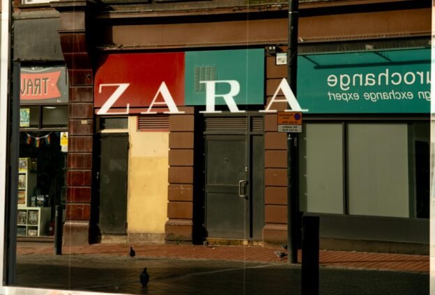 A peine 100 dollars en poche pour fonder ZARA en 1975